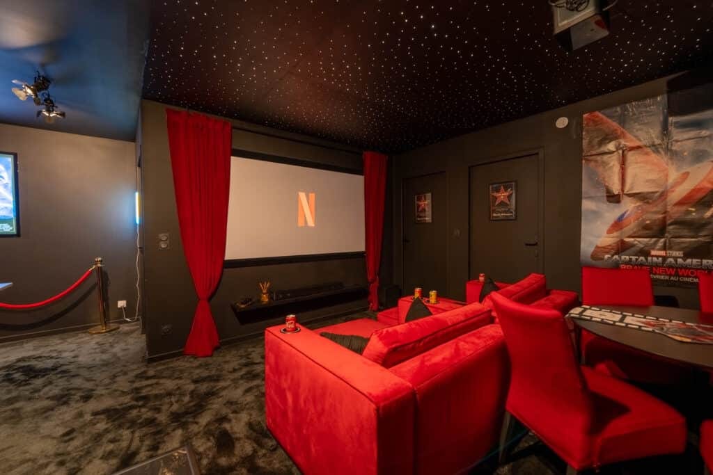 Logement atypique style Cinéma disponible à la location chez ALB Conciergerie à Hennebont.