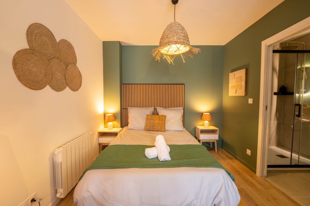 Magnifique logement plage avec son  vert sauge et son parquet bois